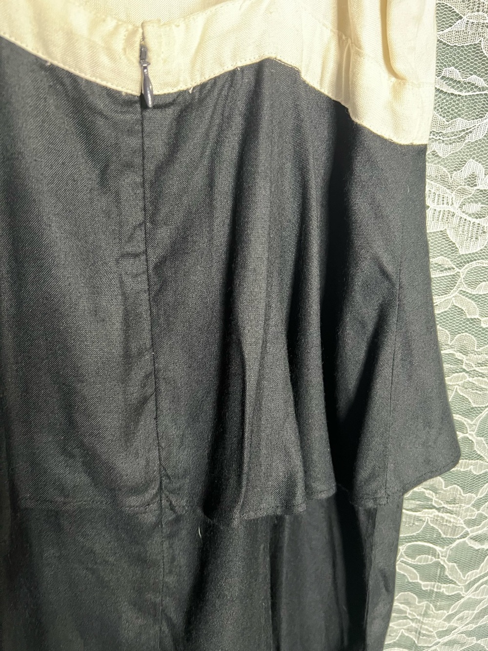 Urban Outfitters Kimchi Blue Cream & Black Colorblock Mini Dress Size 2 Y2K - Picture 6 of 7